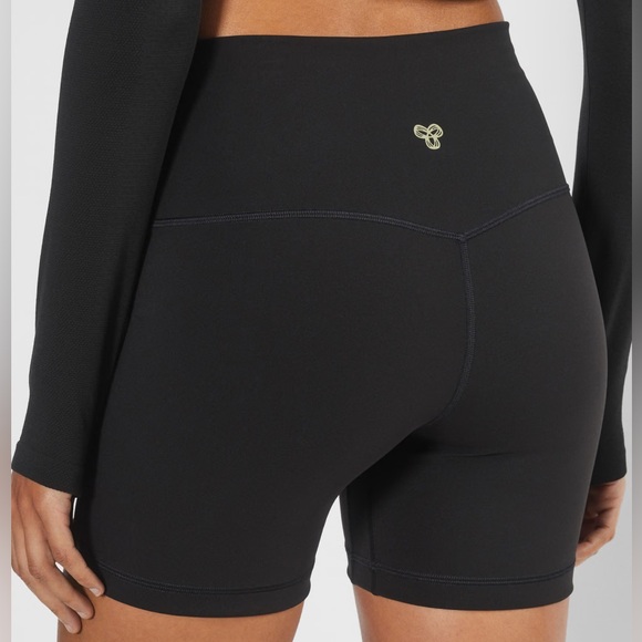 NWT - Aritzia Golden Powersculpt™ New Cheeky Hi-Rise 5" Biker Short (Size 6) - Picture 1 of 7